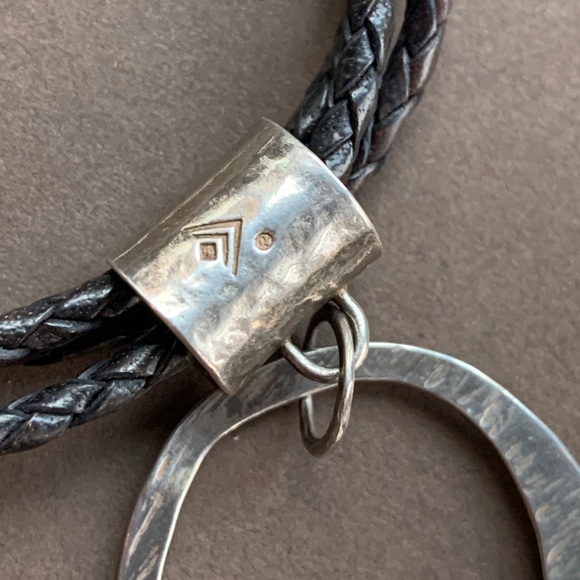 SILPADA 925 Silver circle pendant on leather cord - Picture 5 of 7